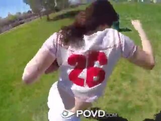 Pavk flexibel brünette kylie quinn gefickt recht nach football im die park