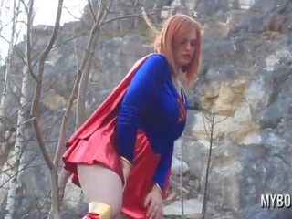 Alexsis faye berpayu dara besar superwoman kosplay di luar bermain