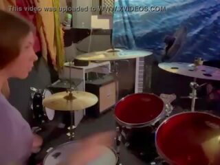 Felicity feline drumming sisse tema lockout