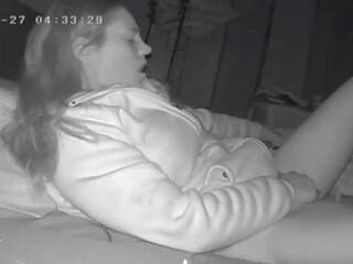 Slattern wakes opp tidlig til gni henne fitte før arbeid skjult kamera