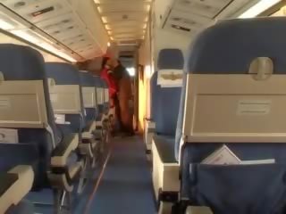 Perfektné vzduch hostess získavanie fucked podľa šťastný pilot