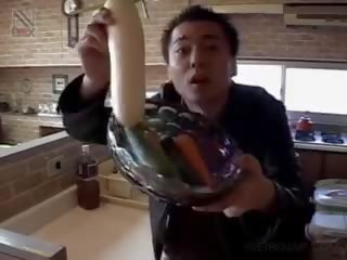 जपानीस पुसी गड़बड़ साथ vegetables