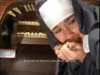 Biarawati terpaksa seks dengan banyak pria di gereja
