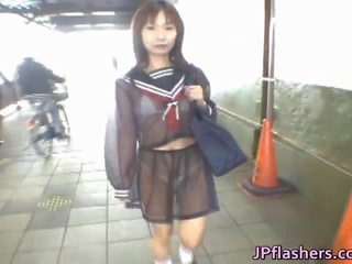 Aasia koolitüdrukud kõdistamine