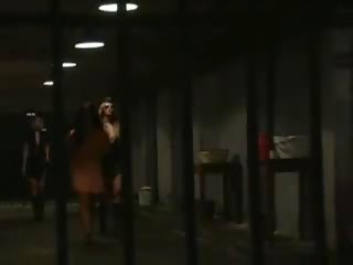 Laura sisään vankilaan