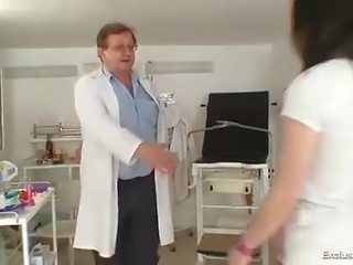 Magrinha jovem grávida bizarro ginecomastia exame e anal plugue