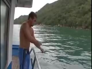 Brasilianska fågelunge knull på den båt