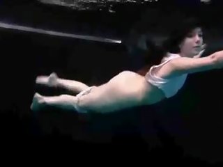 Podwodne giętkie gymnastic