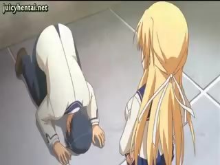 Blondinka anime feature doing aýak bilen oýnamak