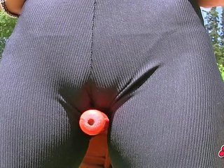 Incroyable cul gros seins blond ado en étroit lycras! splendide cameltoe!