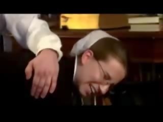 Amish õpetaja spanked üle tema knee